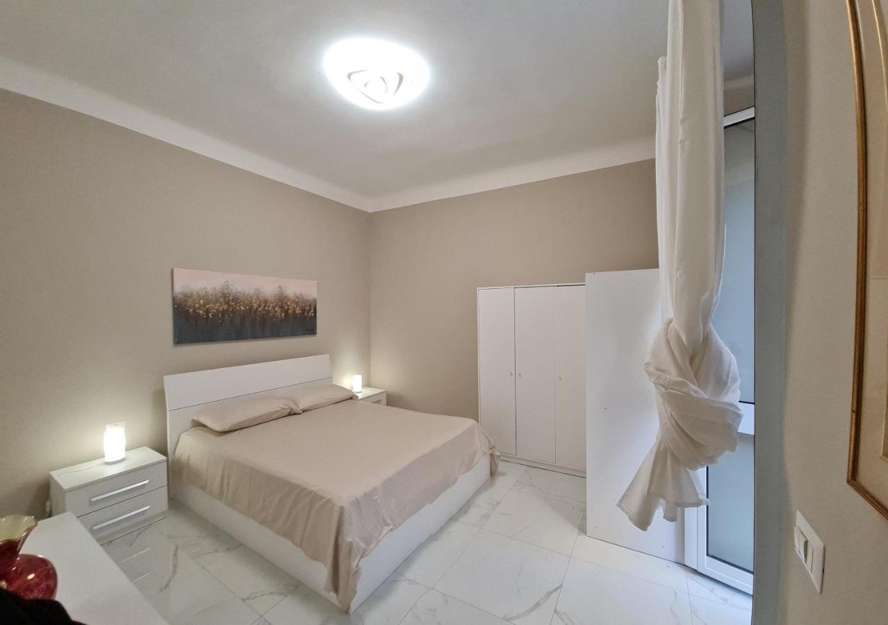 Ampio Appartamento Con 2 Posti Auto E Cortile Genoa Exterior photo
